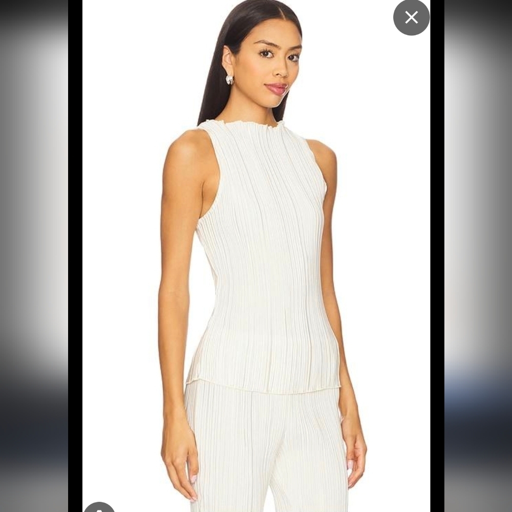 NWT House Of Harlow 1960 Striped Sleeveless Top - Cream and Gray..SIZE:M